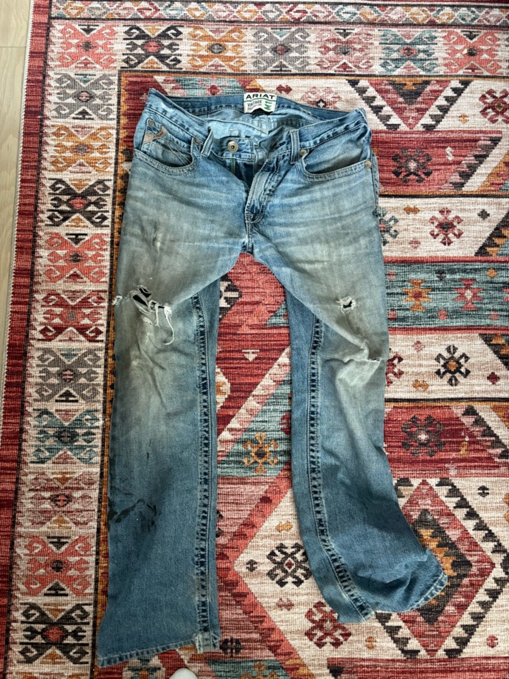 Men’s Ariat distressed jeans 32x32